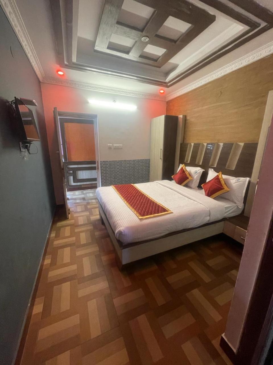 Ooty Vpr Residency Hotell Exteriör bild