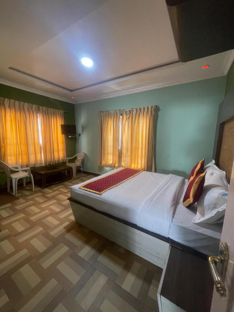 Ooty Vpr Residency Hotell Exteriör bild