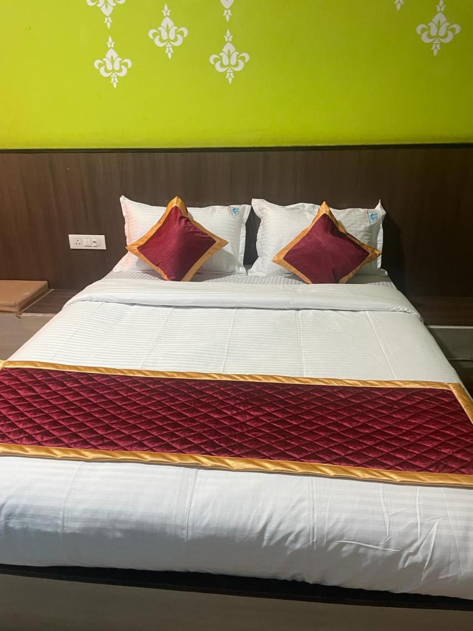 Ooty Vpr Residency Hotell Exteriör bild