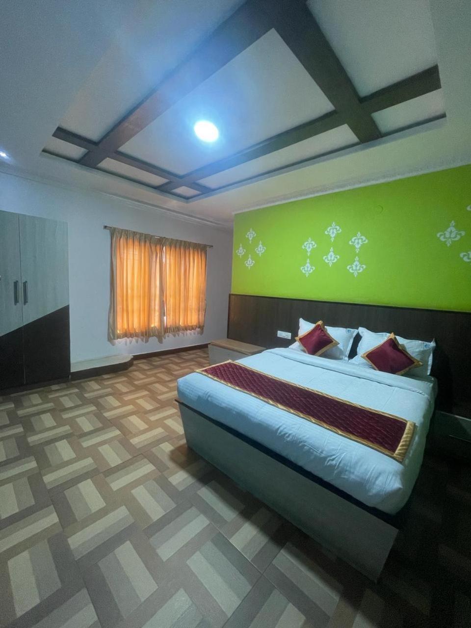 Ooty Vpr Residency Hotell Exteriör bild