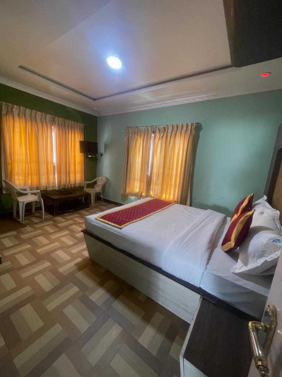Ooty Vpr Residency Hotell Exteriör bild