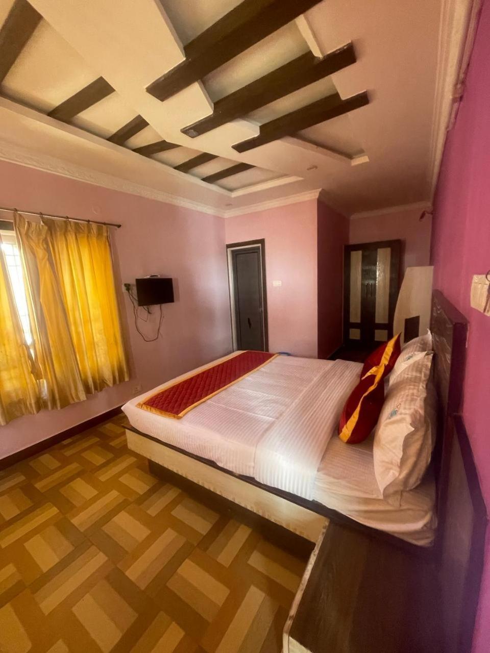 Ooty Vpr Residency Hotell Exteriör bild